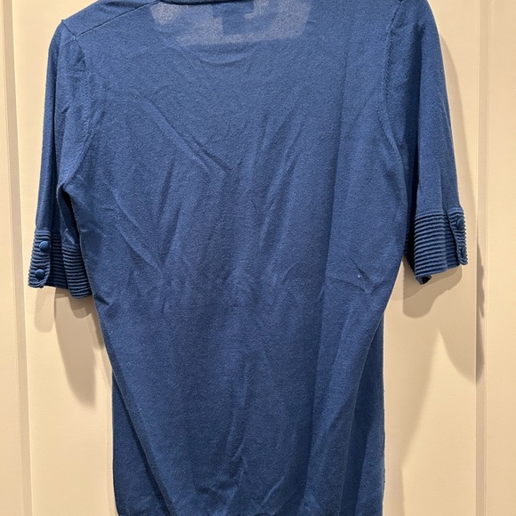 Barneys size large women’s blue lightweight short-sleeve vneck top sweater. - Picture 4 of 4